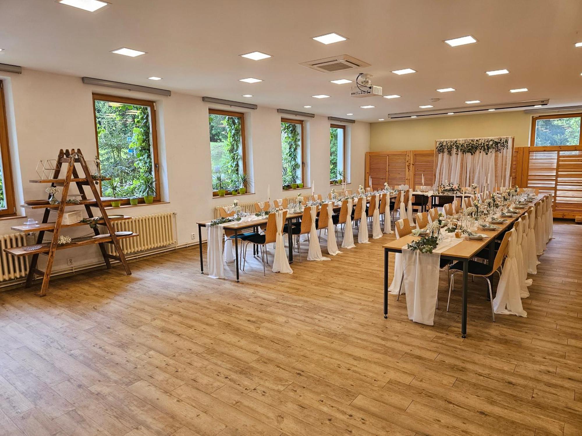 Balonovy Hotel A Pivovar Radesin Esterno foto