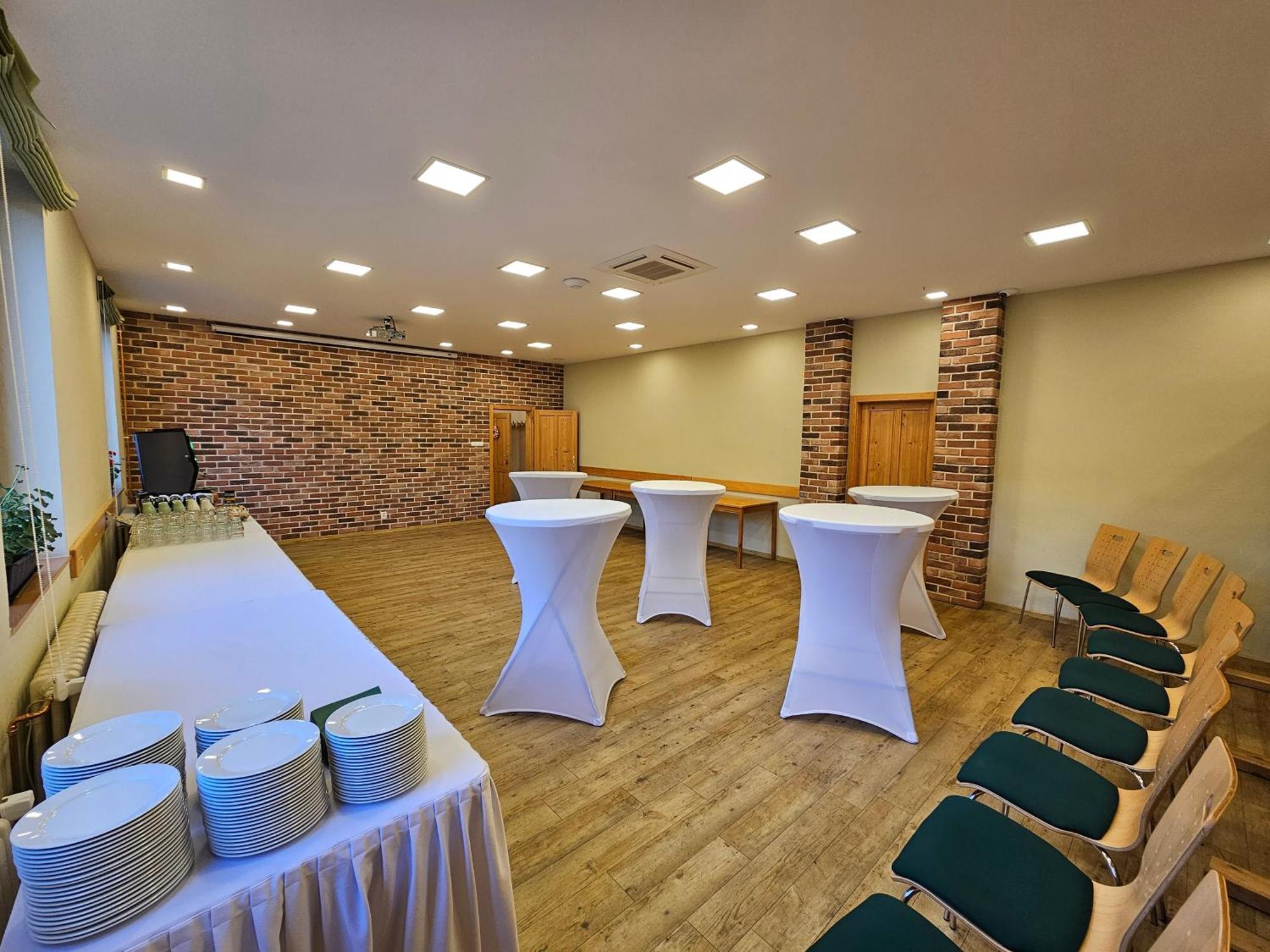 Balonovy Hotel A Pivovar Radesin Esterno foto